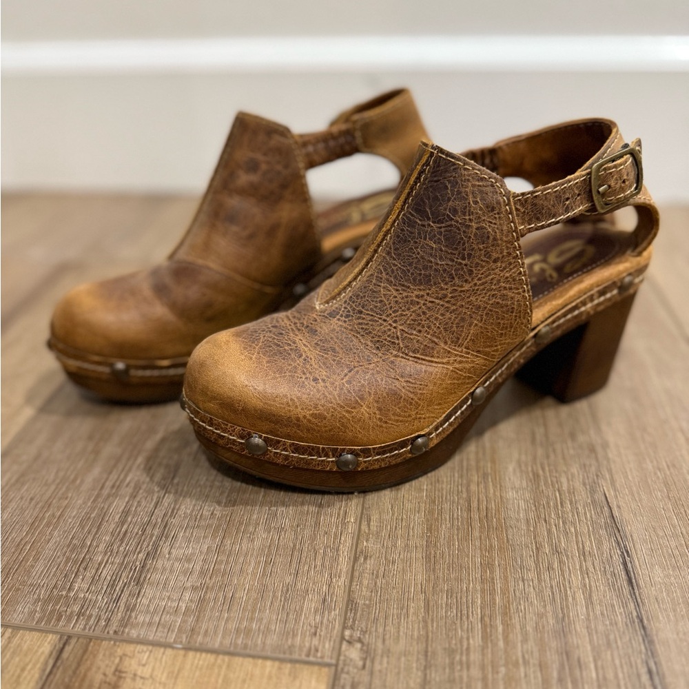 Sbicca Tan Brown Leather Studded Clog Heels